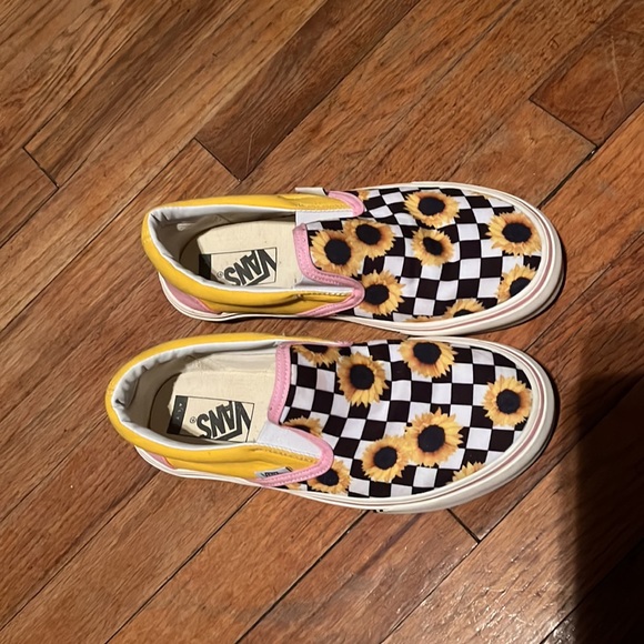 Sunflower vans - Picture 3 of 4
